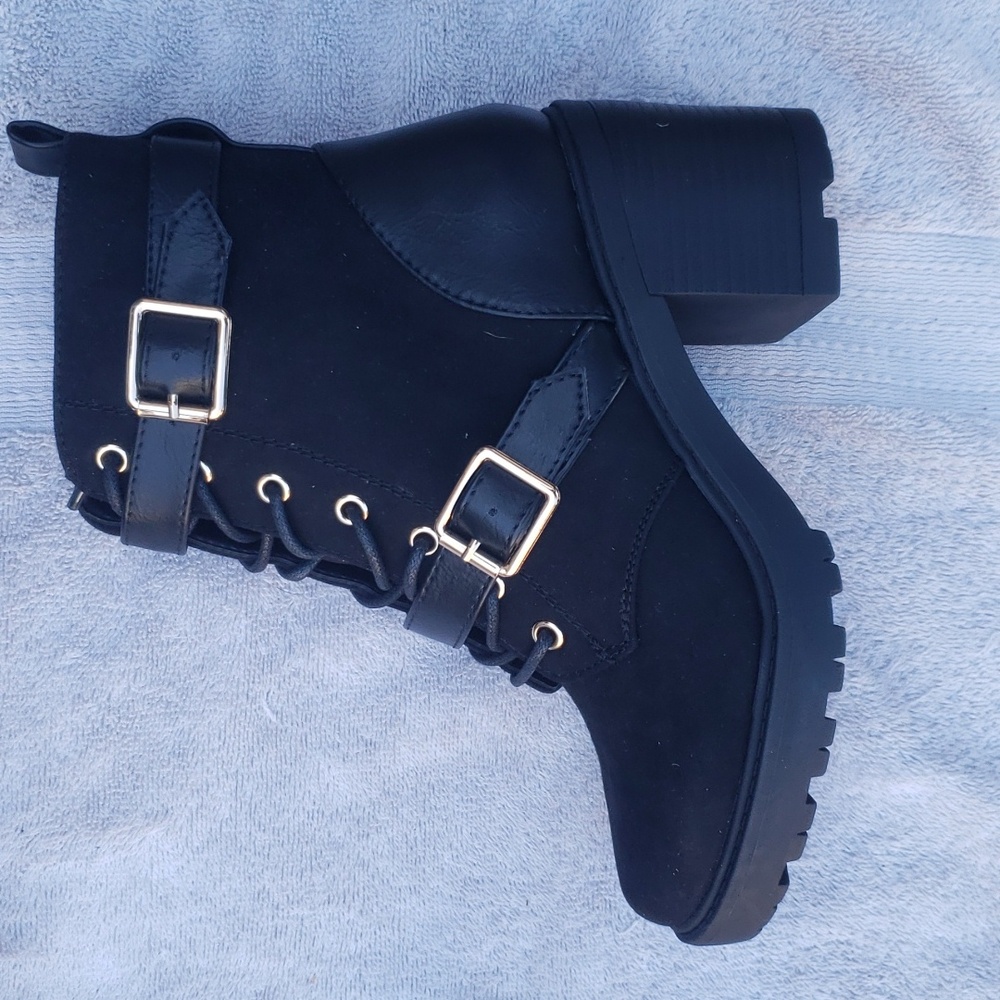 Shoes - Picture 2 of 4
